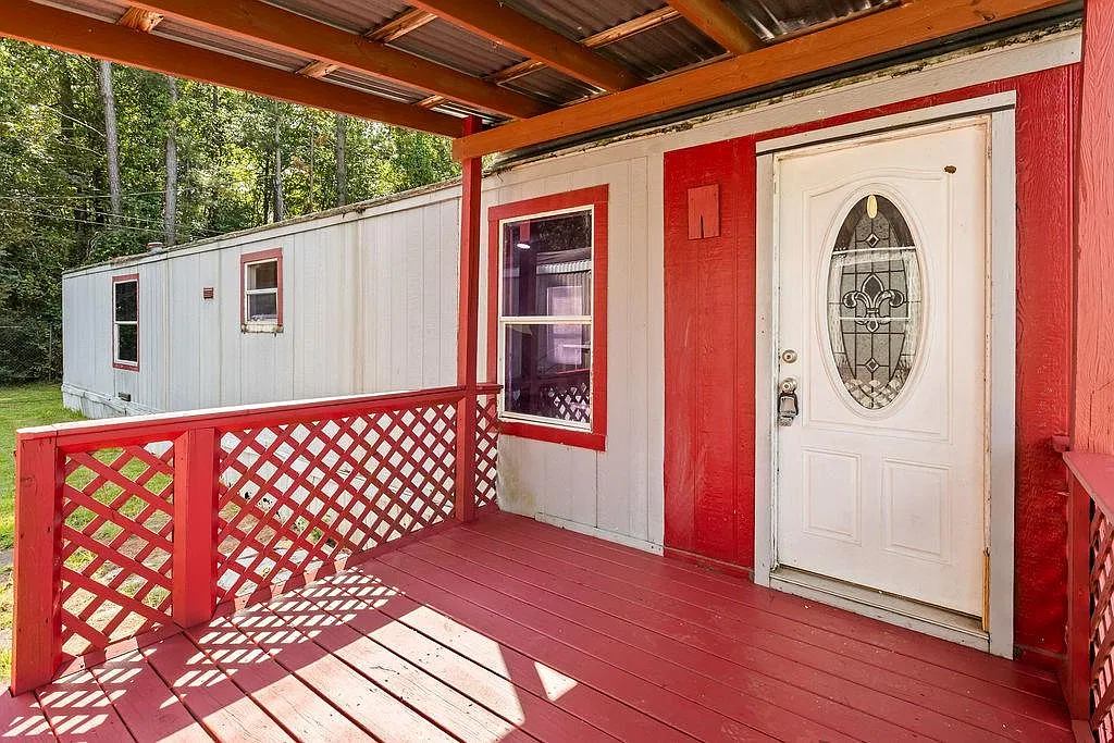 3 bed, 2.0 bath, 1216 sqft, $995 — Photo 2