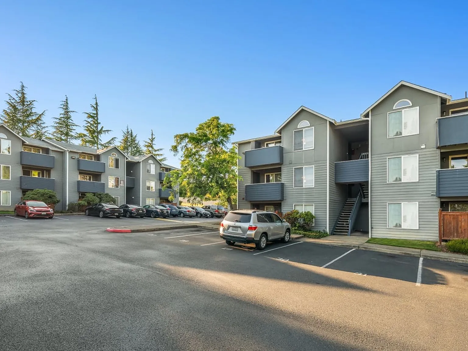 Spacious 2x2 Apartment Homes in Central Tacoma! — Photo 2
