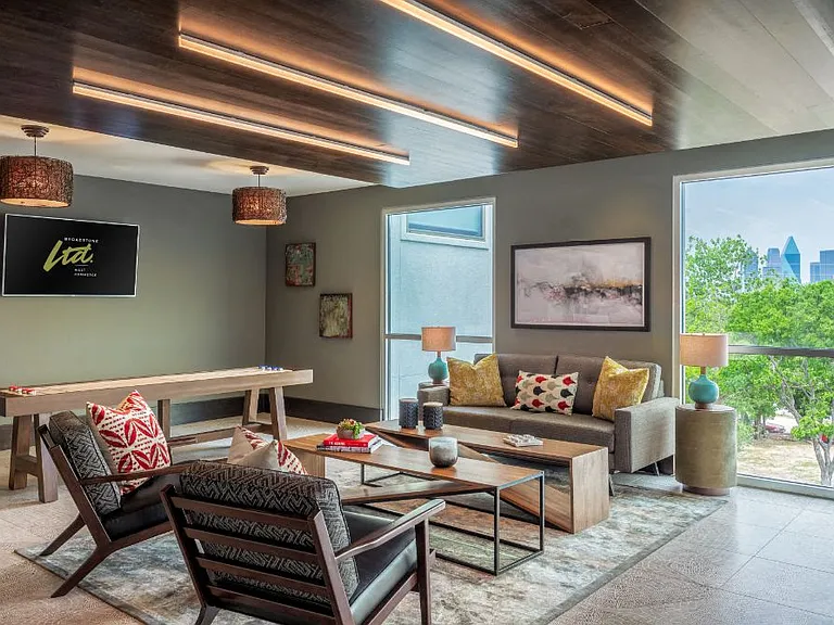 LTD West Commerce — Photo 9