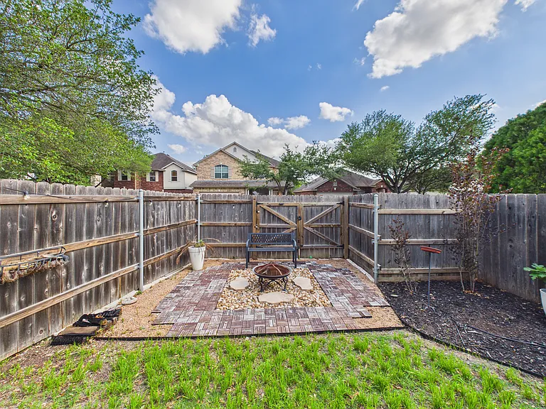 10216 Wind Cave Trl — Photo 41