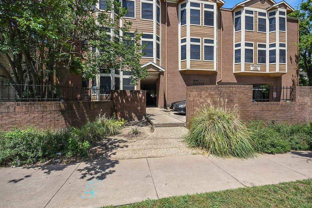 2802 Nueces St Apt 312 — Photo 3