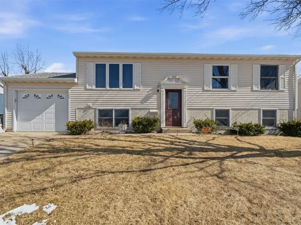 159 Crestridge Dr NW, Cedar Rapids, IA 52405