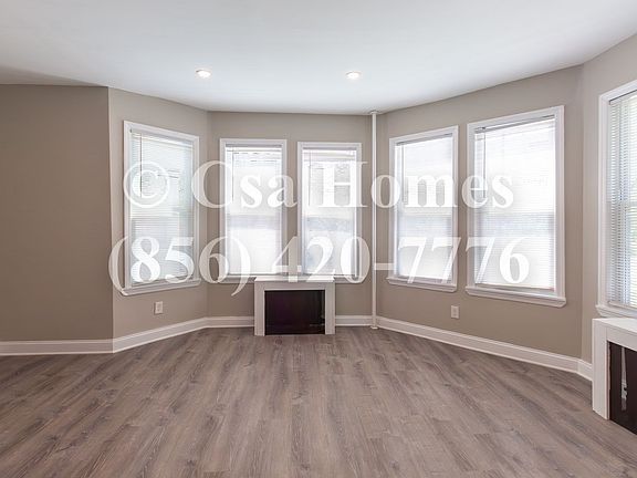 2nd image of 1033 Collings Ave APT 1