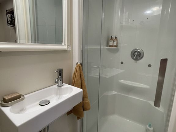 5th image of 189 Winthrop Rd #22