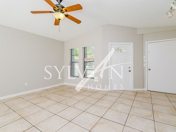016-photo-living-room-11503752_08042022