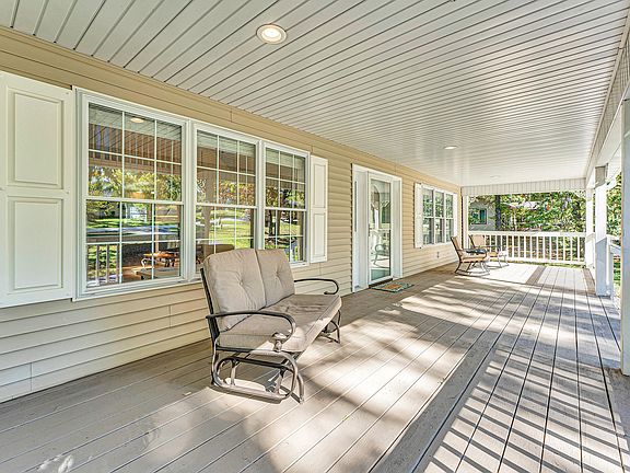 3rd image of 835 Smith Avenue