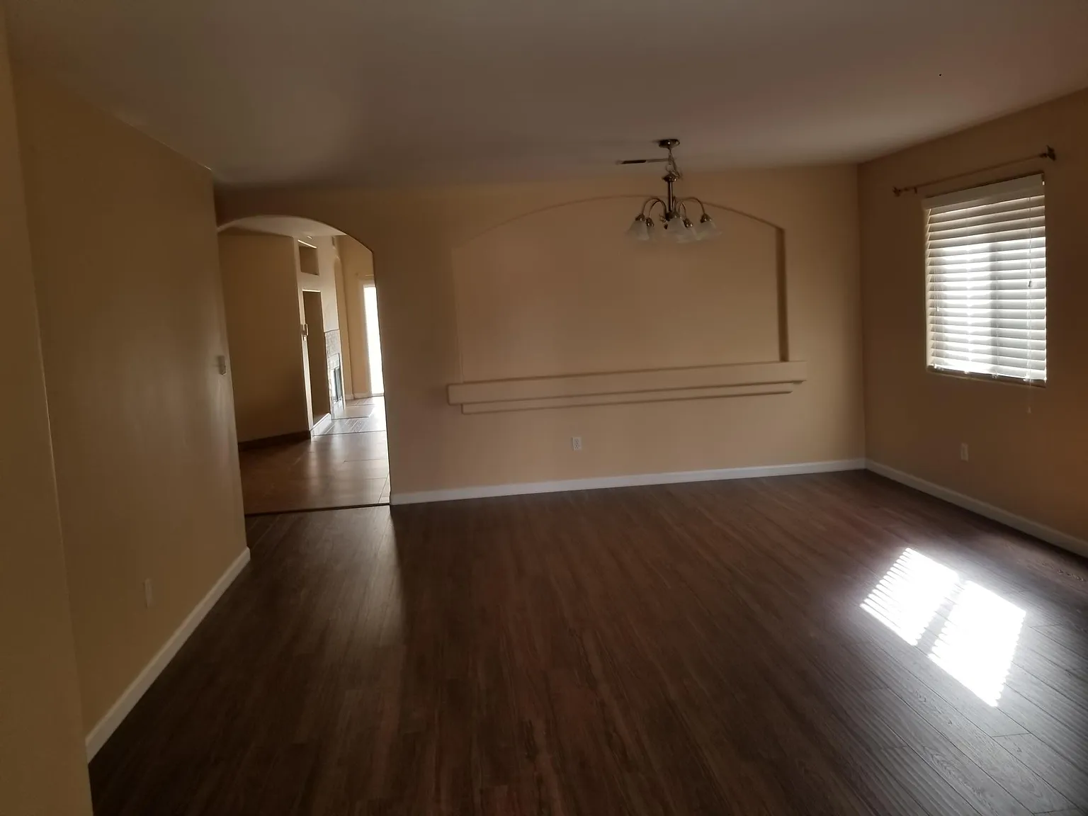 5 bed, 2800 sqft, $3,500 — Photo 4