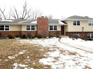 1422 S Bedford Rd, Springfield, MO 65809
