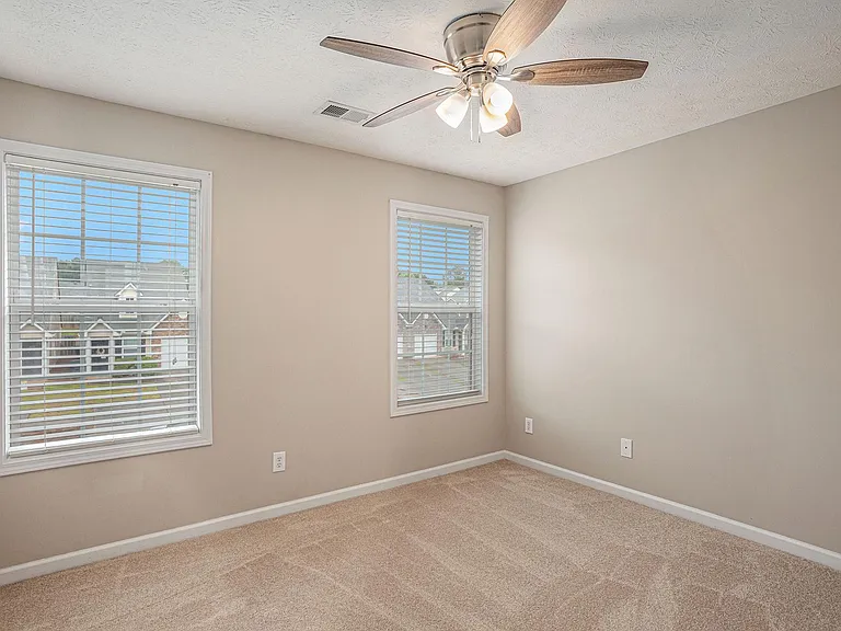 226 Alton Cir — Photo 16