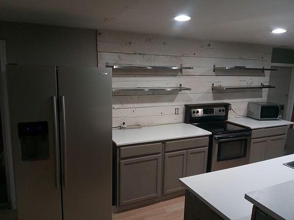3rd image of 425 Flintstone Dr