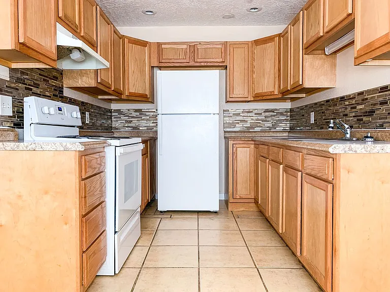Desert Park Apartments — Photo 1