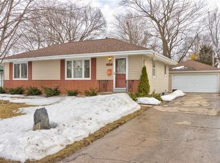 3316 Bel Aire Rd, Des Moines, IA 50310