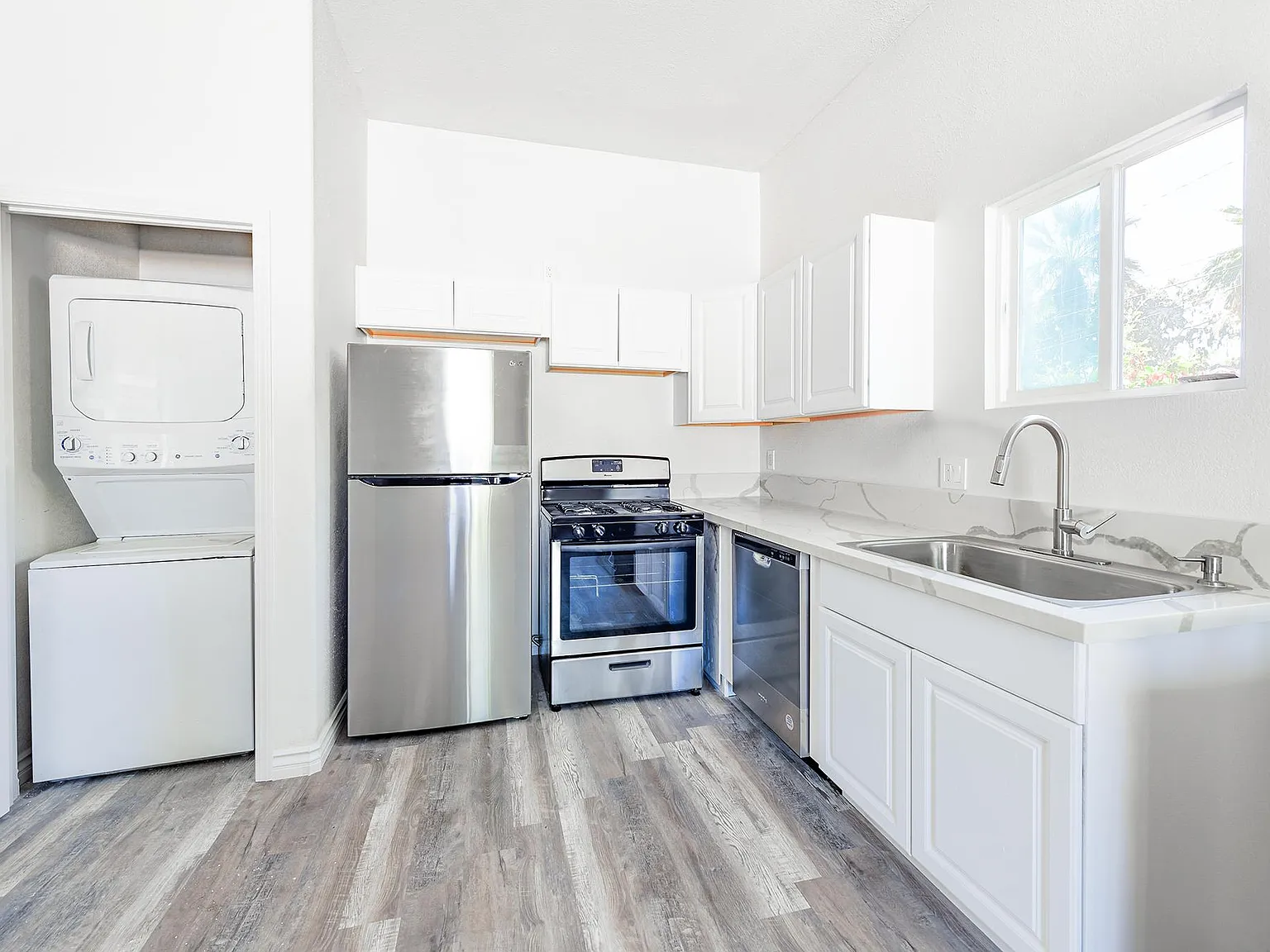2 bed, 660 sqft, $2,395 — Photo 2
