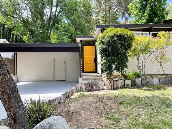 20918 Dumetz Rd, Woodland Hills, CA 91364