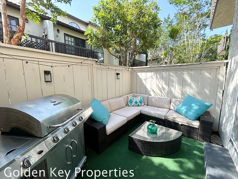 2372 Altisma Way #B — Photo 15