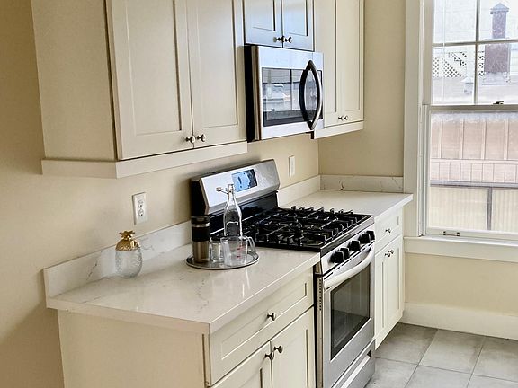 5th image of 1145 Union St APT 18