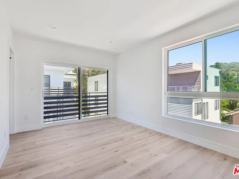 2111 Holly Dr #2 — Photo 24