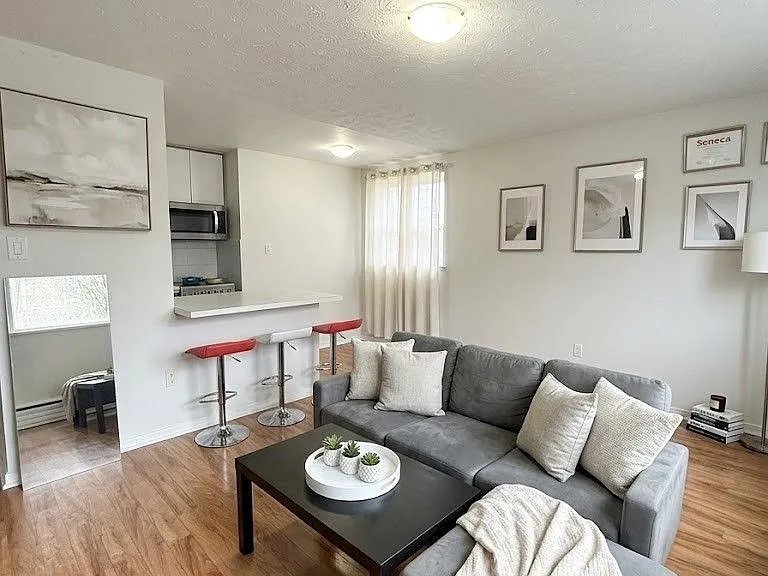 140 Springhurst Ave #1 — Photo 2