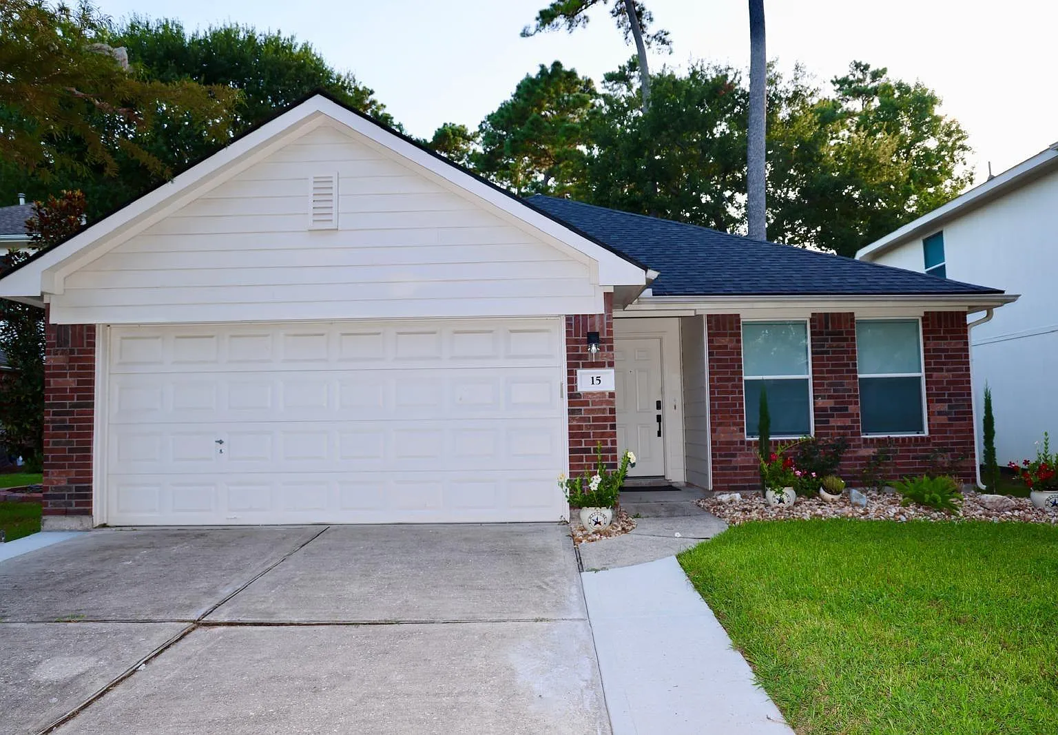 3 bed, 2.0 bath, 1420 sqft, $2,350 — Photo 1