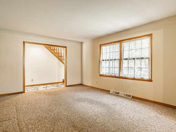 5th image of 7143 Mohawk Ln