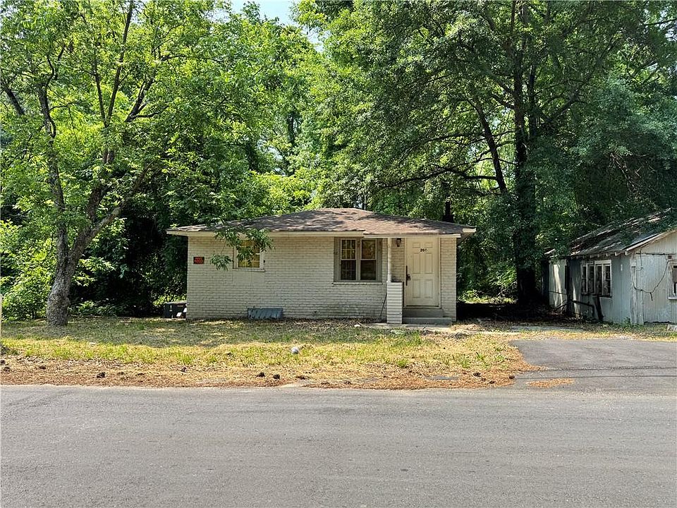 1st image of 207 Oak Dr