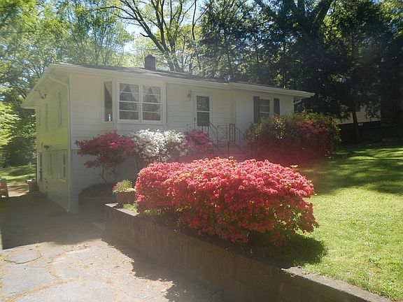 2nd image of 1014 Valley Dr SE
