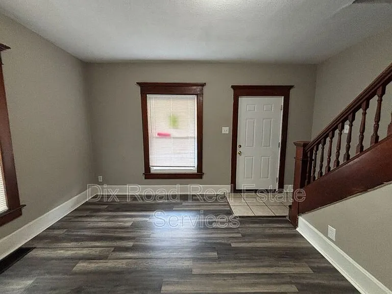 309 Moore St — Photo 6