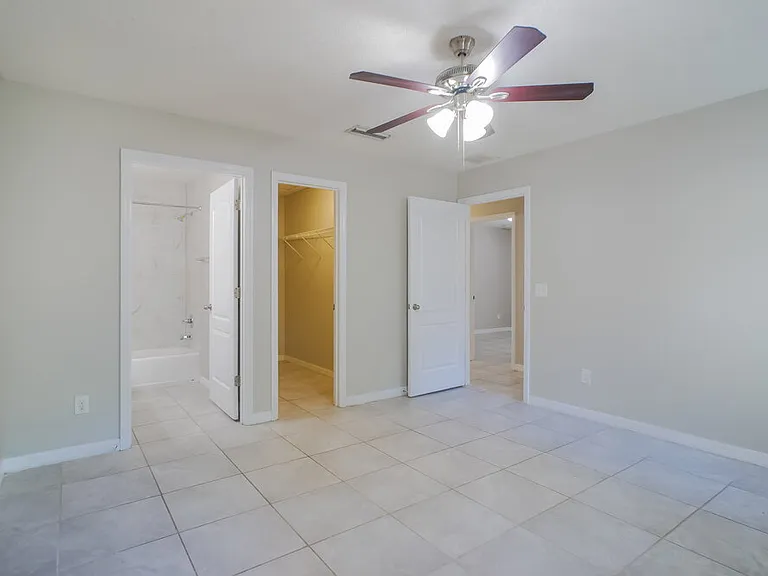 1040 W 7th St — Photo 10