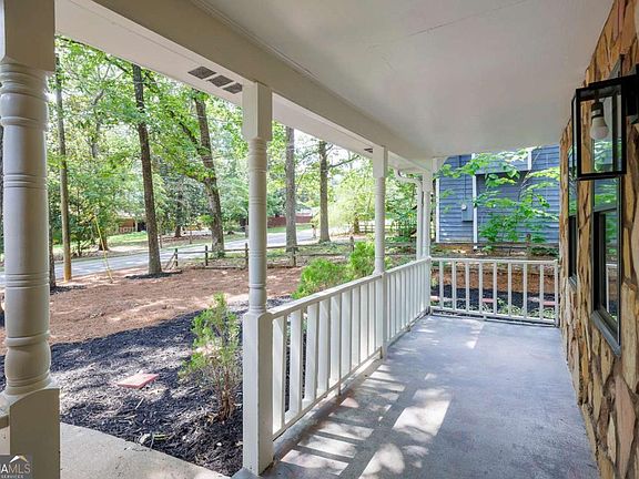 4th image of 627 Ridge Ave