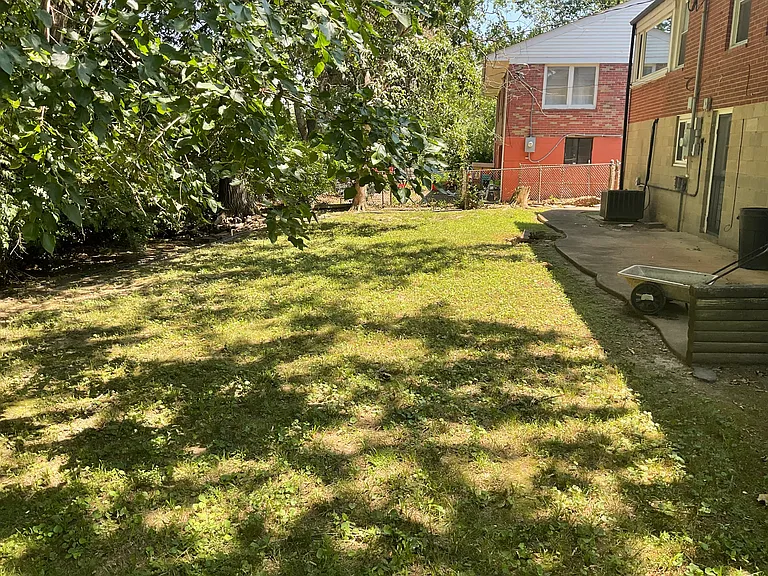 1116 E Parkedge Ln — Photo 13