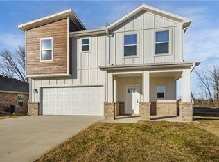 2070 Bluebonnet Ln, Centerton, AR 72719