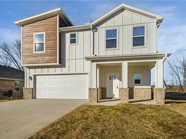 2070 Bluebonnet Ln, Centerton, AR 72719