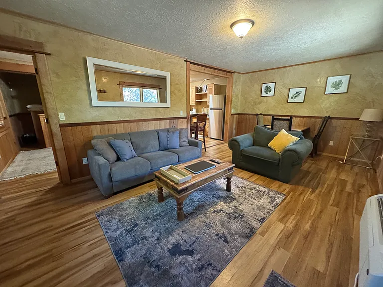 518 NW Hill St — Photo 3