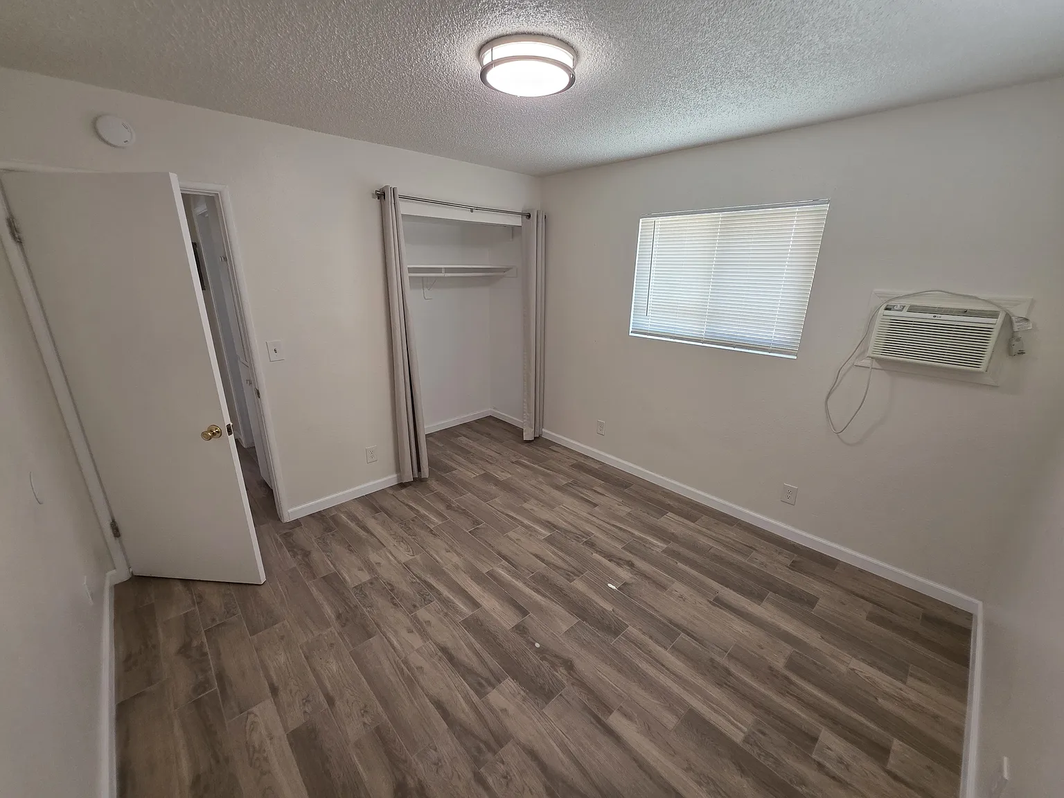 12075 Kings Rd — Photo 4