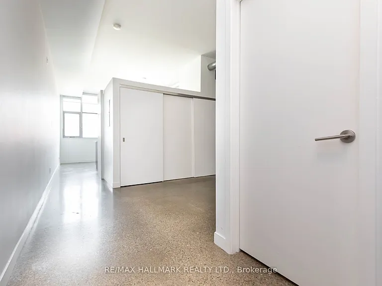 549 King St E #306 — Photo 22