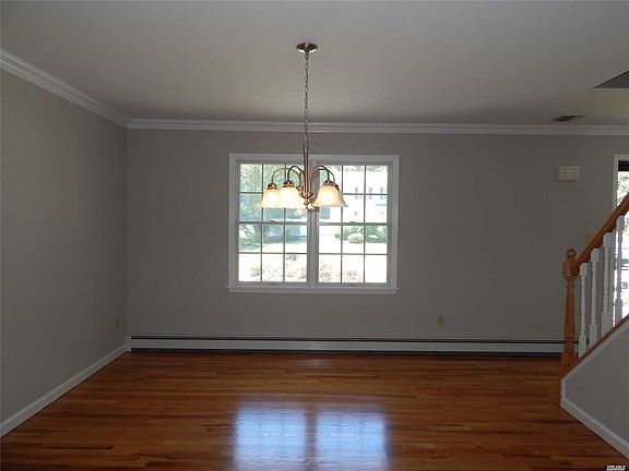 4th image of 17 Michelle Dr