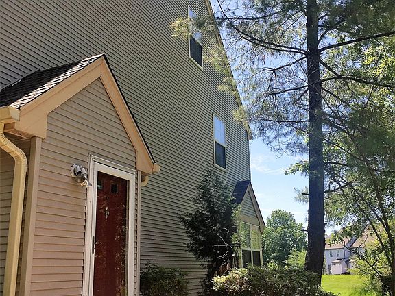 End unit townhouse