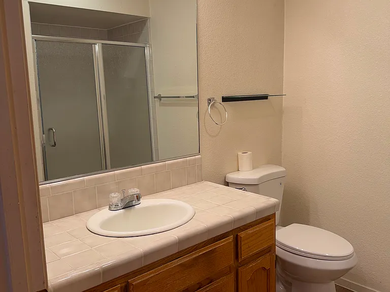 325 E Lancaster Dr — Photo 16