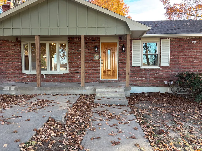 18377 Pleasant View Dr — Photo 3