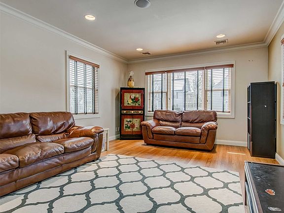 5th image of 105 McLoughlin St