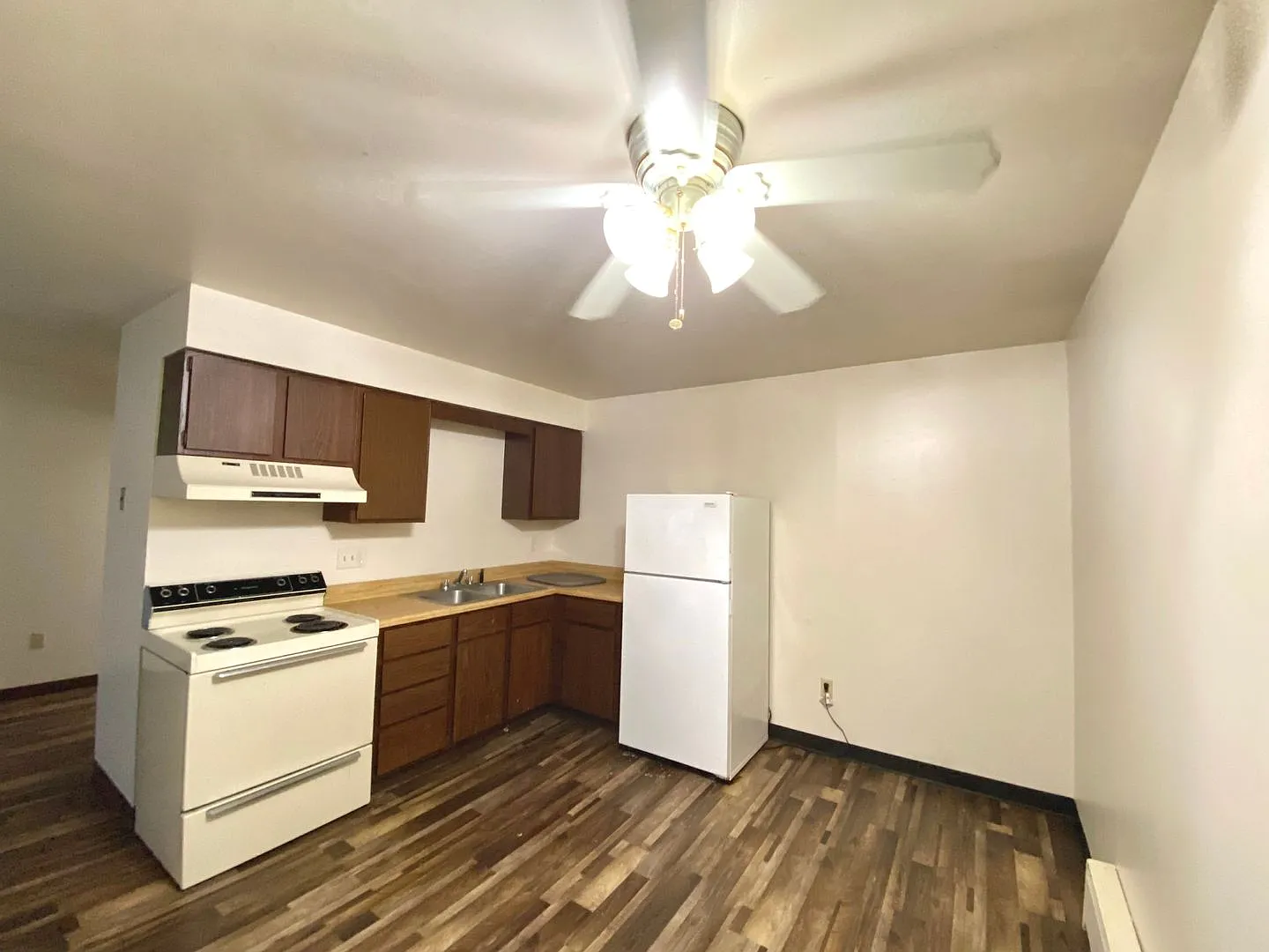 Regis Apartments — Photo 3