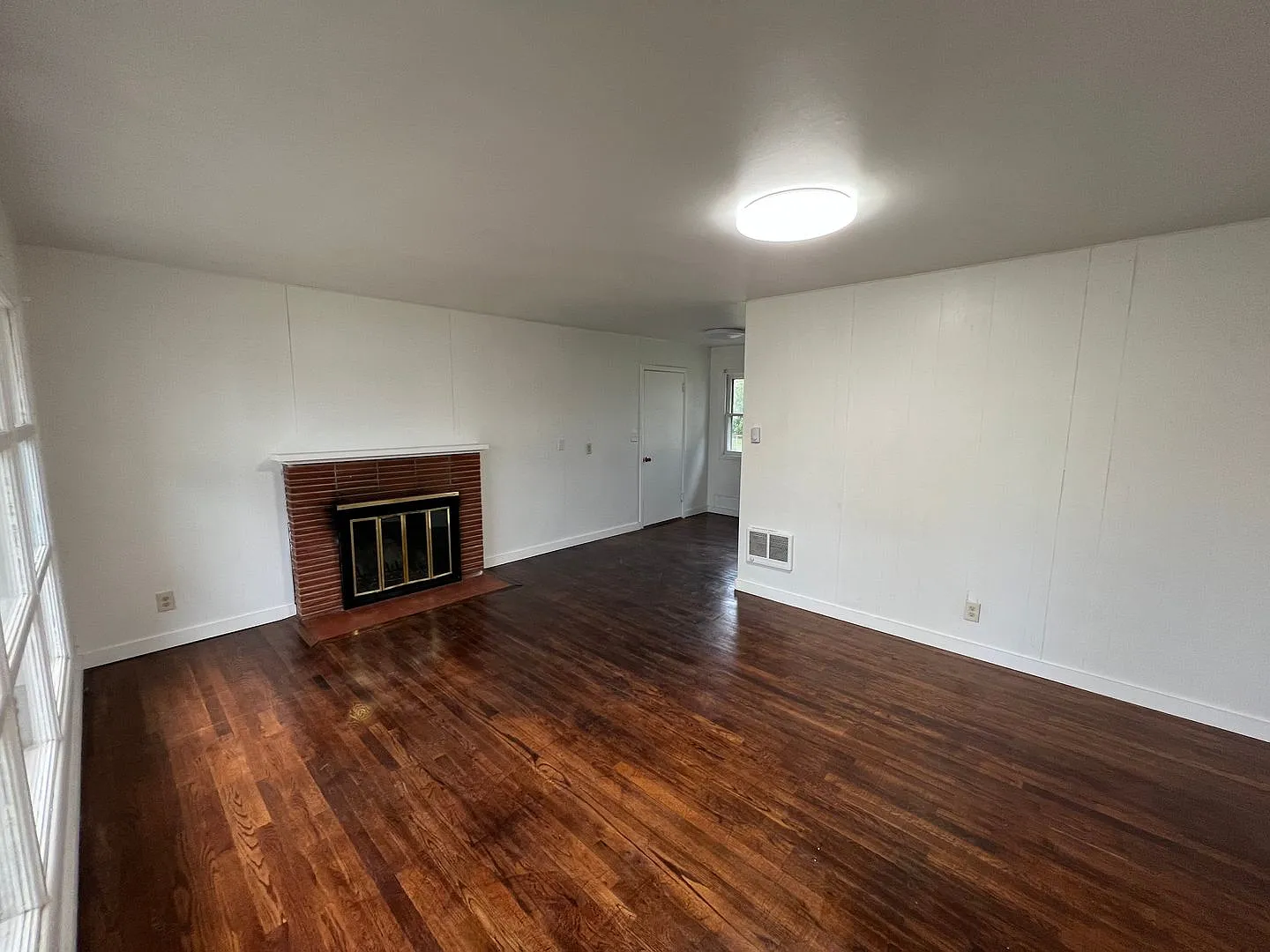 Ellsworth Springs 2 Bedroom Home for Lease - 109 SE 102nd Ave — Photo 3