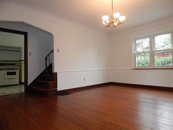 5th image of 3878 Drakewood Dr