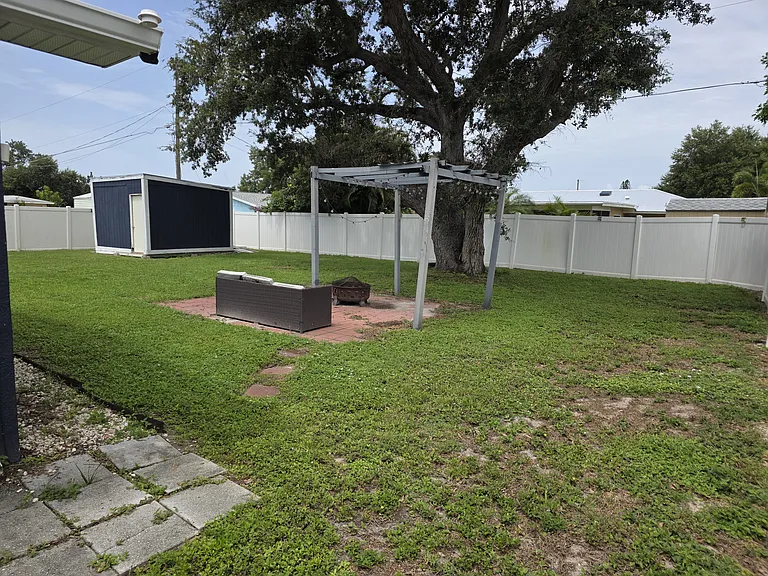3263 Geneva St — Photo 14