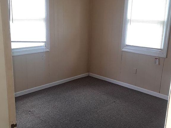 3rd image of 469 Robinson Dr