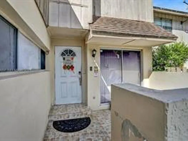 833 NW 81st Ave — Photo 2