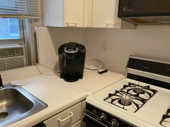 321 East 43rd Street image 7 of 12