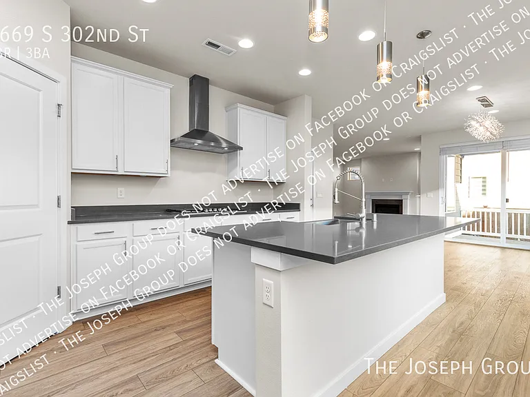 5669 S 302nd St — Photo 15