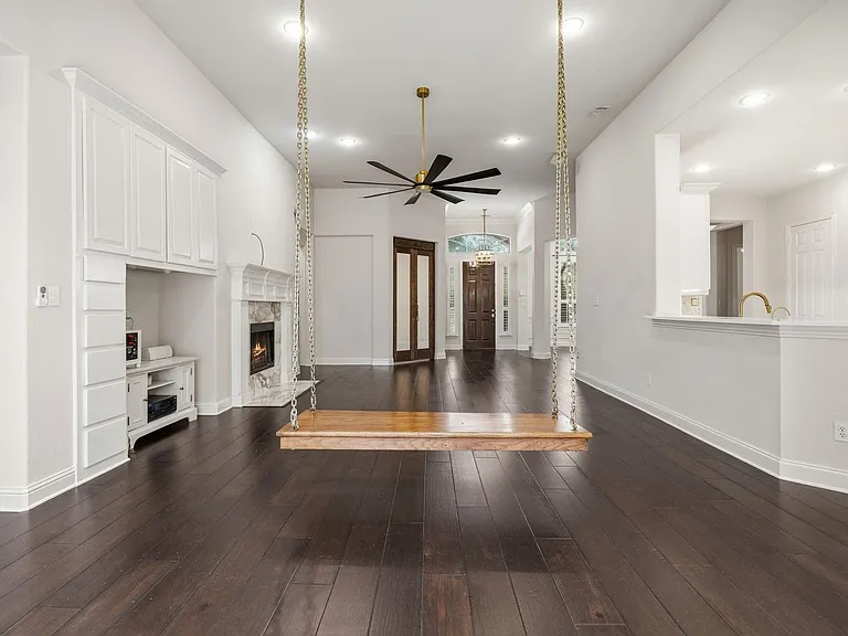 2237 Homestead Ln — Photo 9