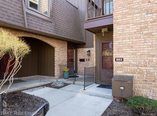 881 Greenhills Dr, Ann Arbor, MI